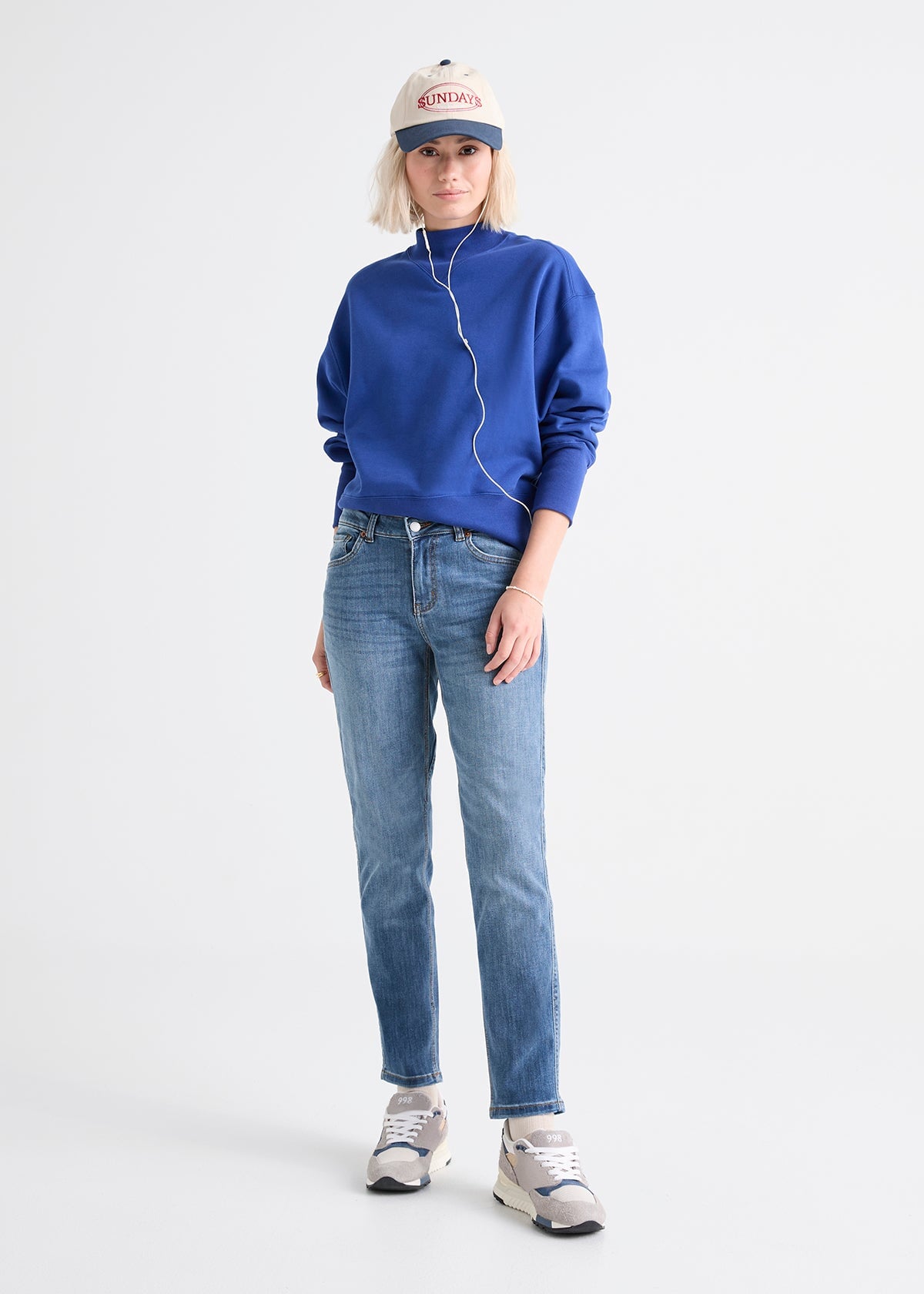 women's girlfriend stretch denim light wash full body front